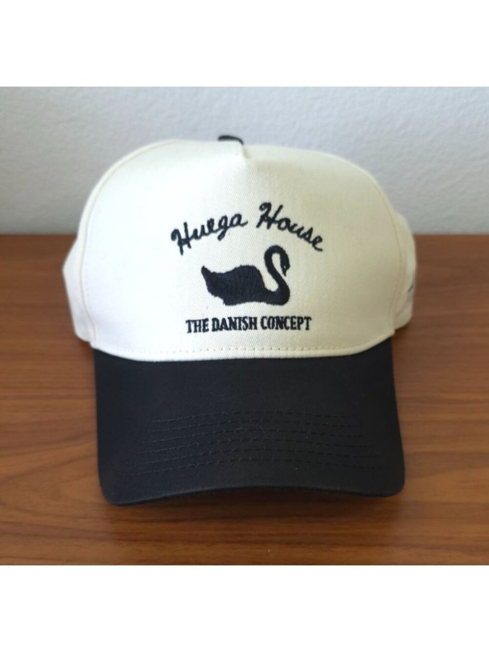 Huega House VINTAGE SWAN The Danish Concept Beige & Black Strapback Cap Hat -OS